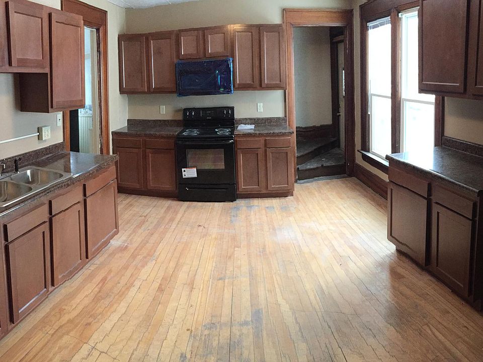 2nd image of 724 Scott Ave