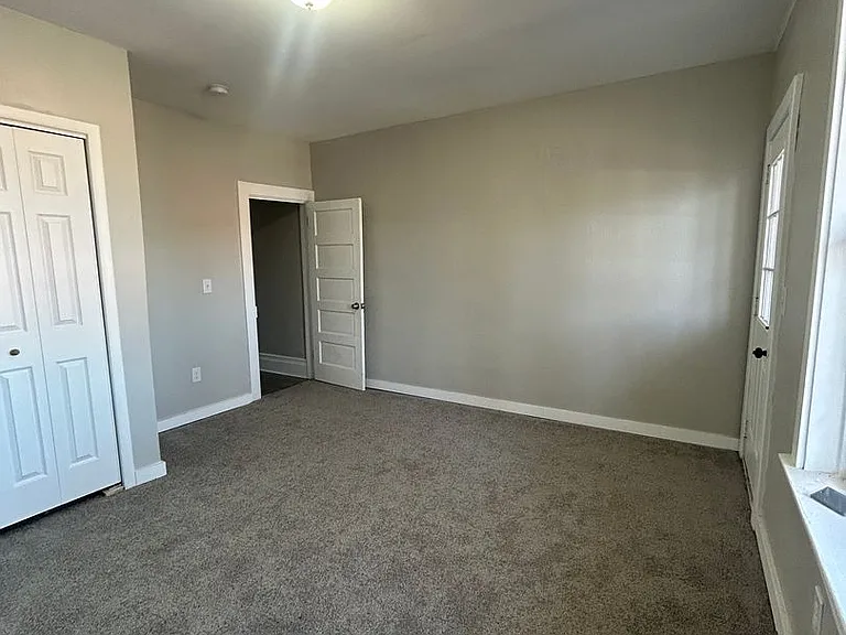 320 Maclay St — Photo 24