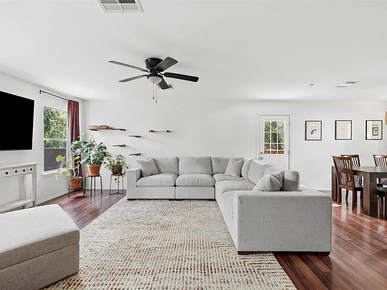 1616 Strickland Dr — Photo 4