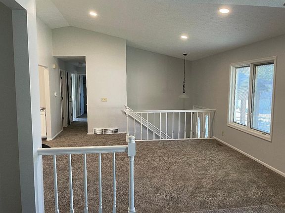 4th image of 7909 Laurel Ct
