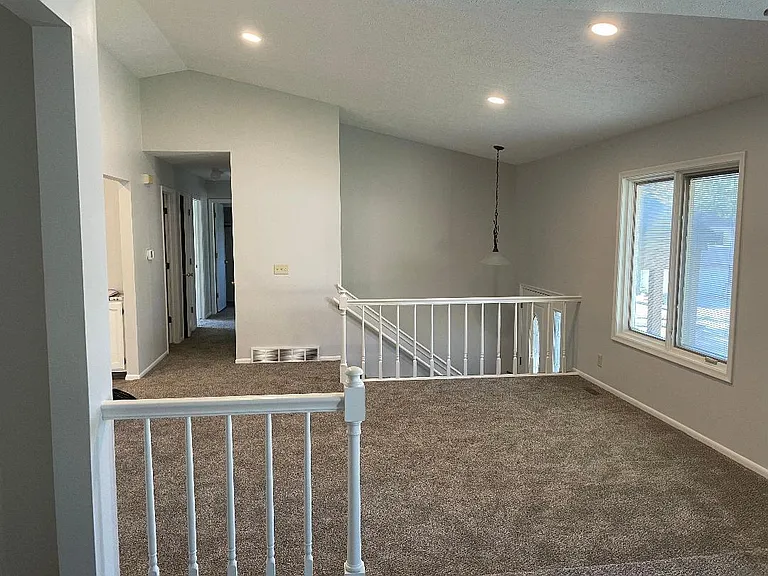 7909 Laurel Ct — Photo 4