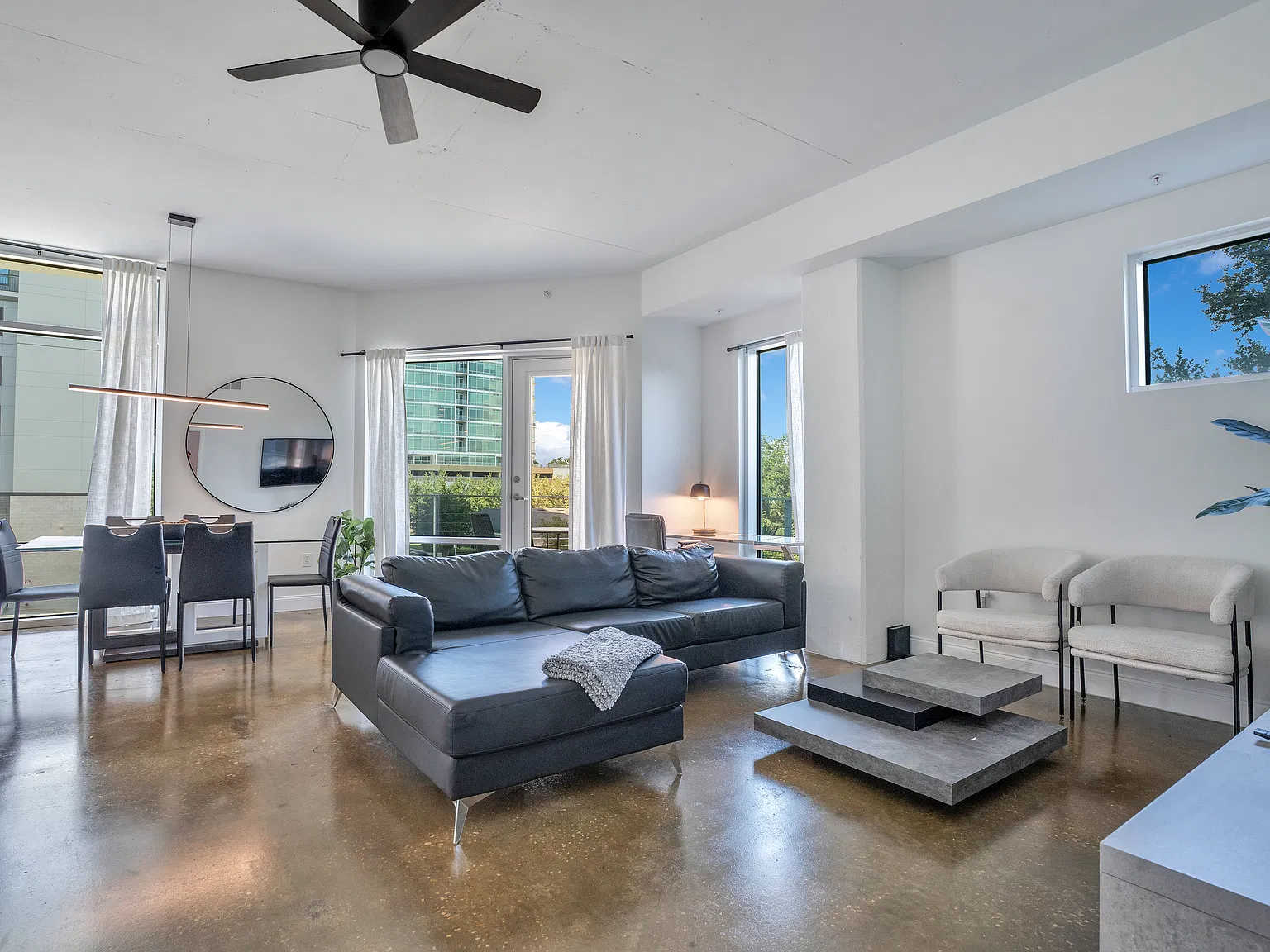 525 E Jackson St — Photo 1