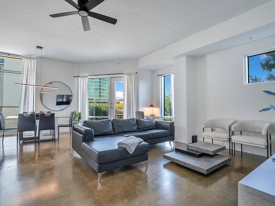 525 E Jackson St #301
