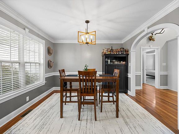 4th image of 204 Brookside Way