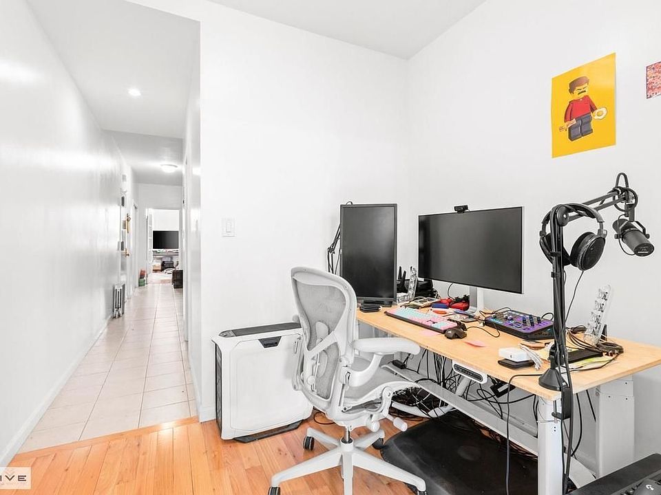 2nd image of 252 Driggs Ave APT 3R