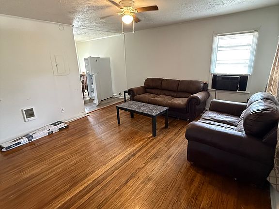 5th image of 211 S 5th St