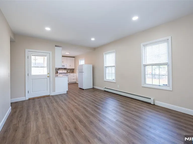 238 Van Ave — Photo 26