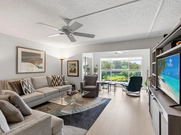5746 CRYSTAL SHORES Drive #303, Boynton Beach, FL 33437