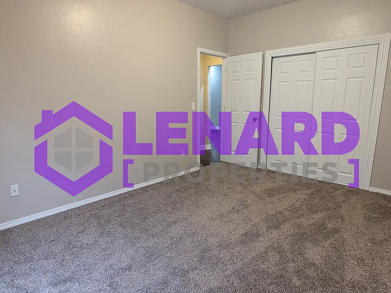 2406 Colton — Photo 21