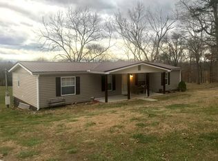 2100 Lindsey Rd, Dandridge, TN 37725
