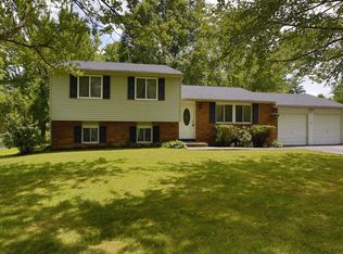 1305 White Oak Rd, Amelia, OH 45102