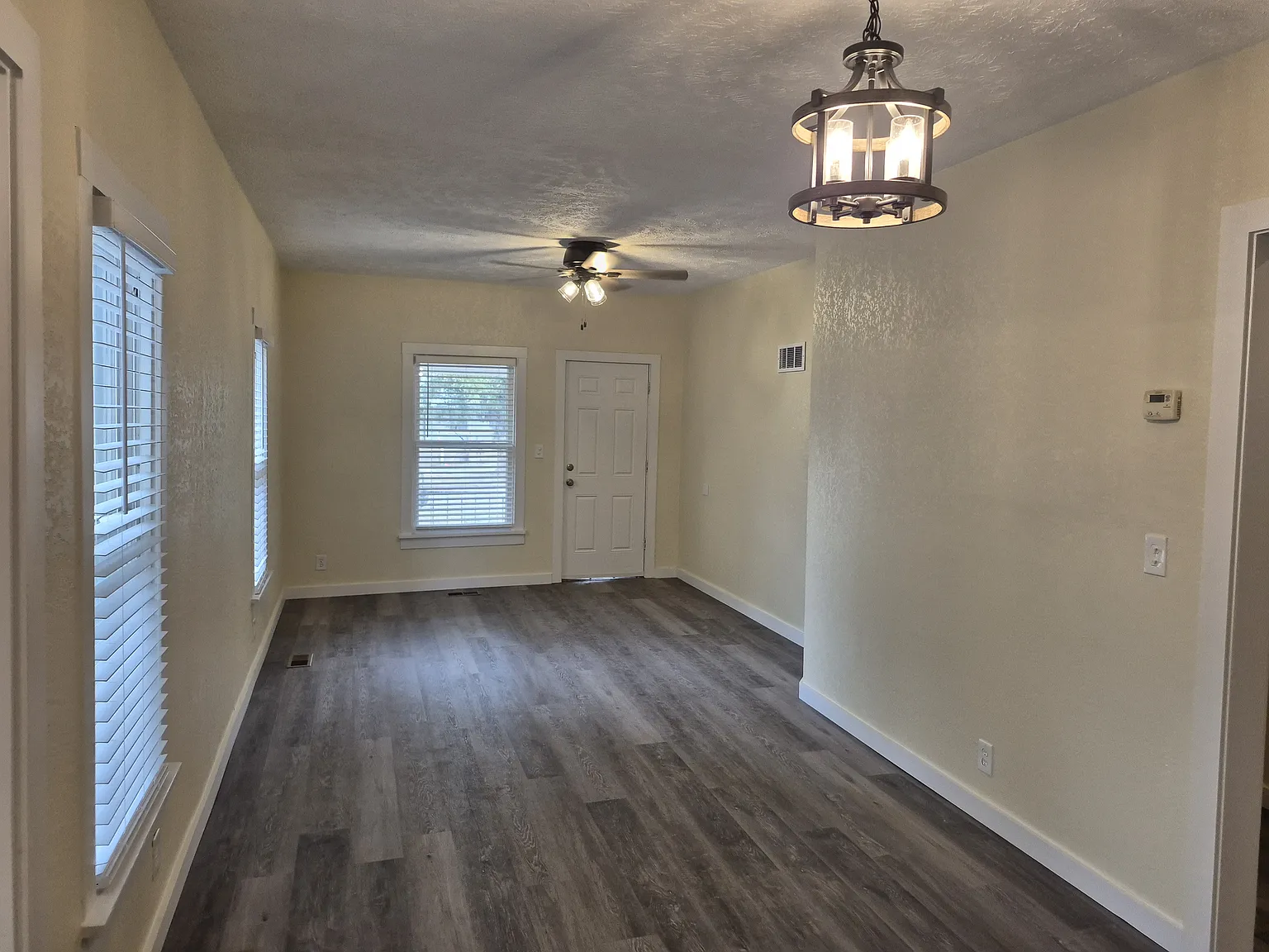 3 bed, 1120 sqft, $1,300 — Photo 1
