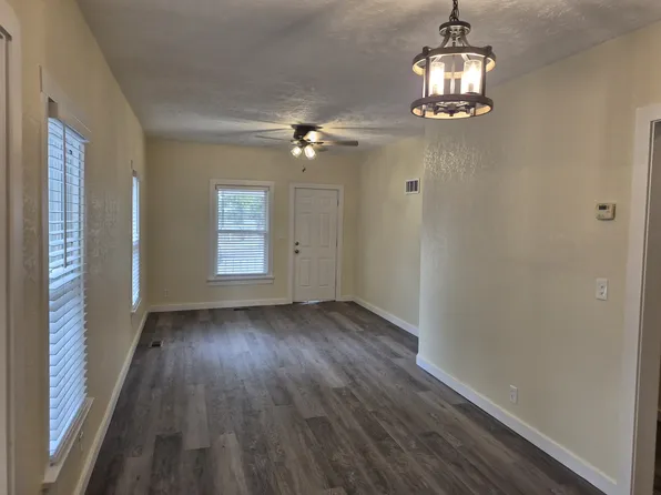 804 E 7th Ave, Hutchinson, KS 67501