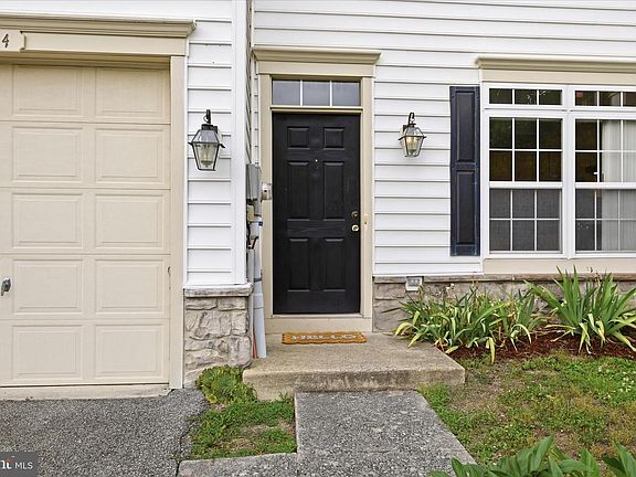4th image of 104 Panmure Ln