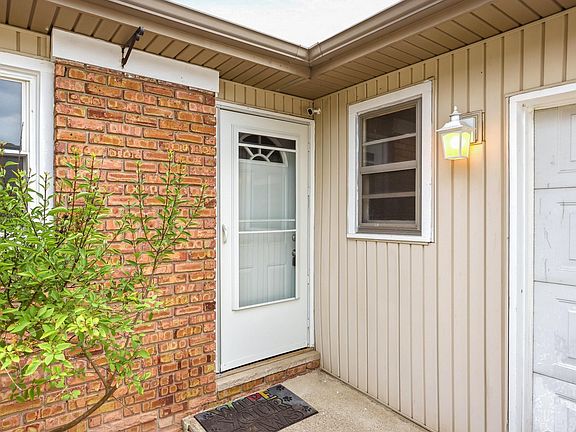 5th image of 2904 Clayburn Rd