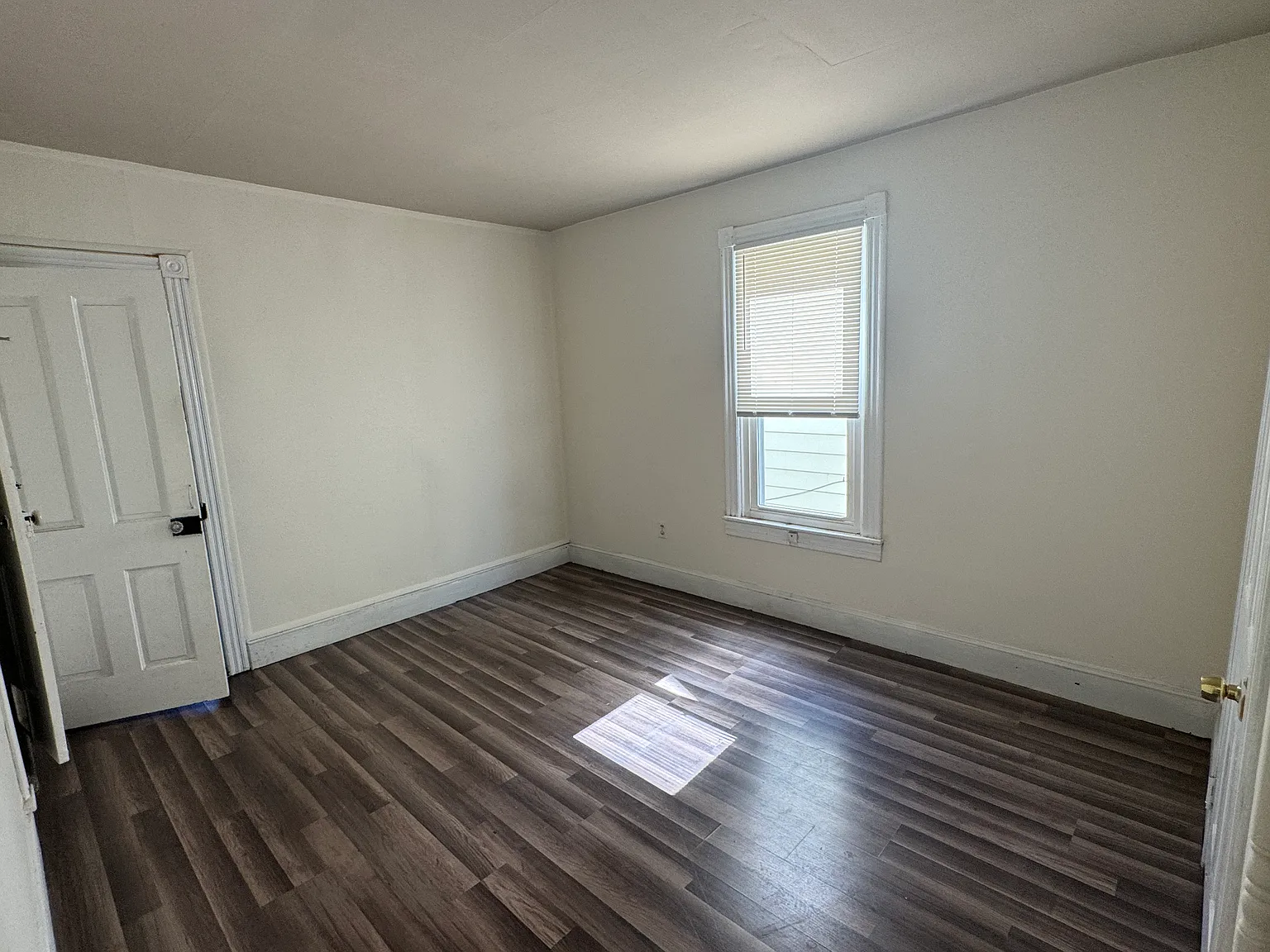 322 S Cherry St — Photo 3