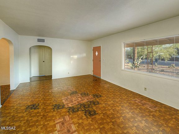 4th image of 2814 E Waverly St
