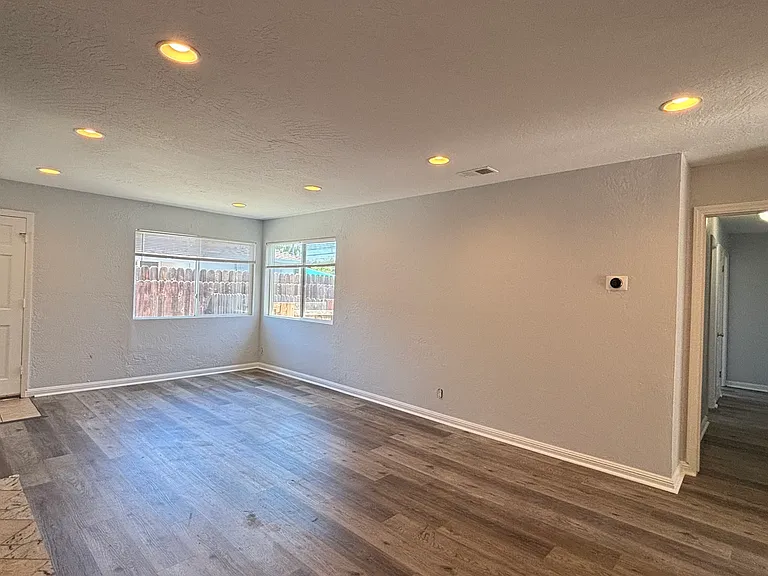 3172 San Clemente Ave — Photo 12