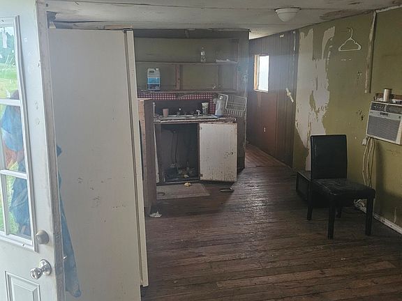 4th image of 506 Blue Door Rd