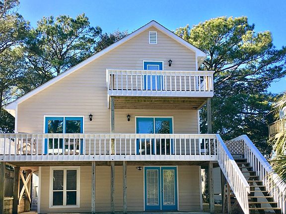 4th image of 215 Pelican Dr