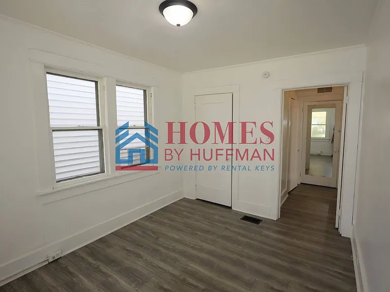 1516 E Illinois St — Photo 10