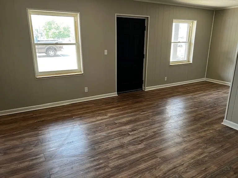 756 Lawrence Ave — Photo 2