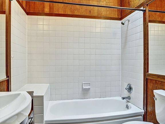 4th image of 11 Broderick St