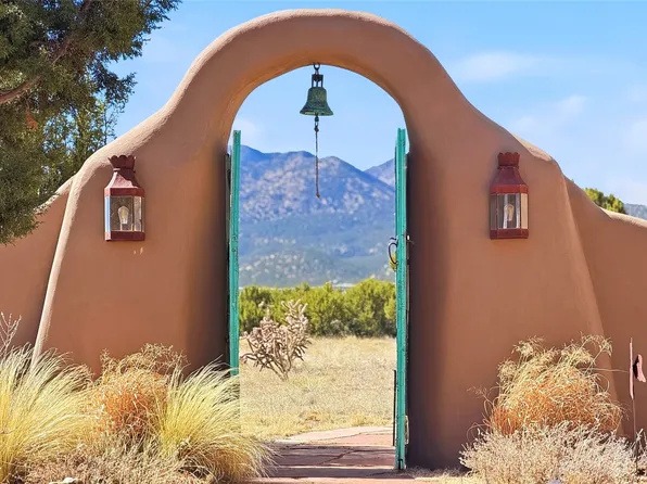 39 Gopeyka Canyon Rd, Cerrillos, NM 87010