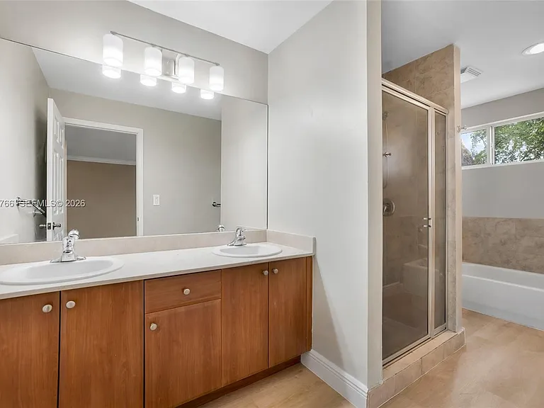 2929 SW 18th Ter — Photo 19