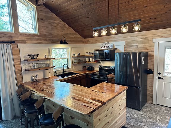 Full kitchen