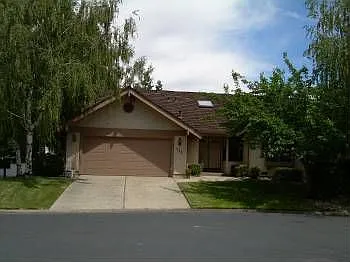 984 Cobble Shores Dr photo 1