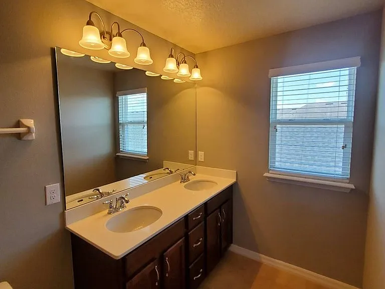 8404 Iron Mountain Trl — Photo 23