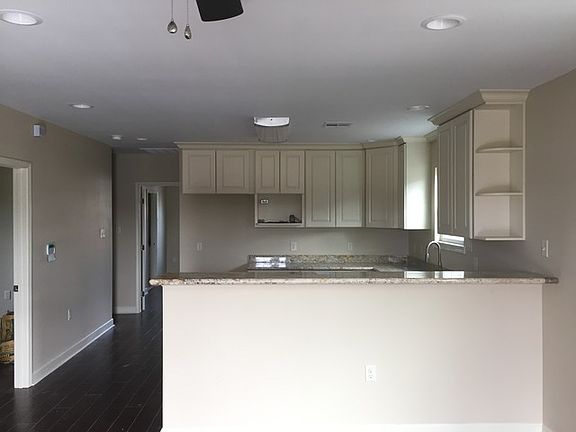 5th image of 1331 Milton St