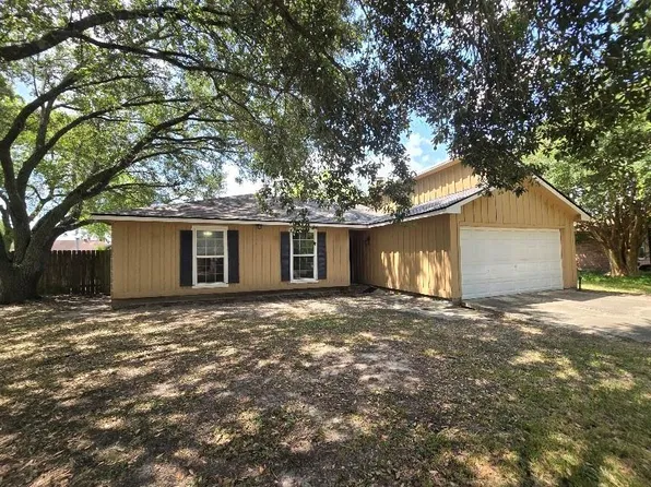 2410 Daffodil St, Highlands, TX 77562