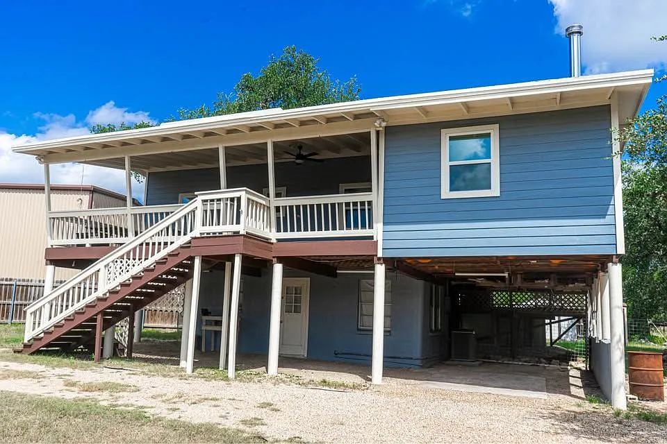 3 bed, 3.0 bath, 936 sqft, $1,800 — Photo 2