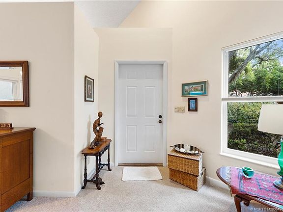 4th image of 2437 SW Foxpoint Trl
