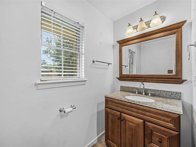 435 Rolling Wood Rd — Photo 23