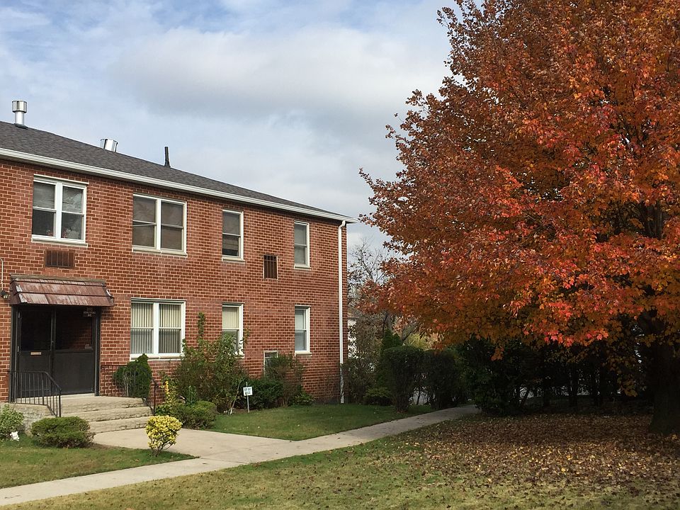 1st image of 890 Armstrong Ave APT 2-4