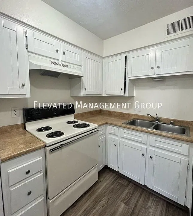 Marble Ave Apartments — Photo 1