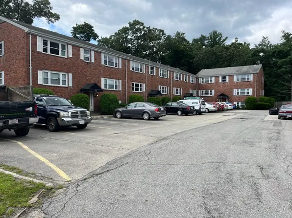 670 Bedford St APT A1, Abington, MA 02351
