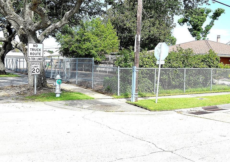 1st image of 554 1st Ave