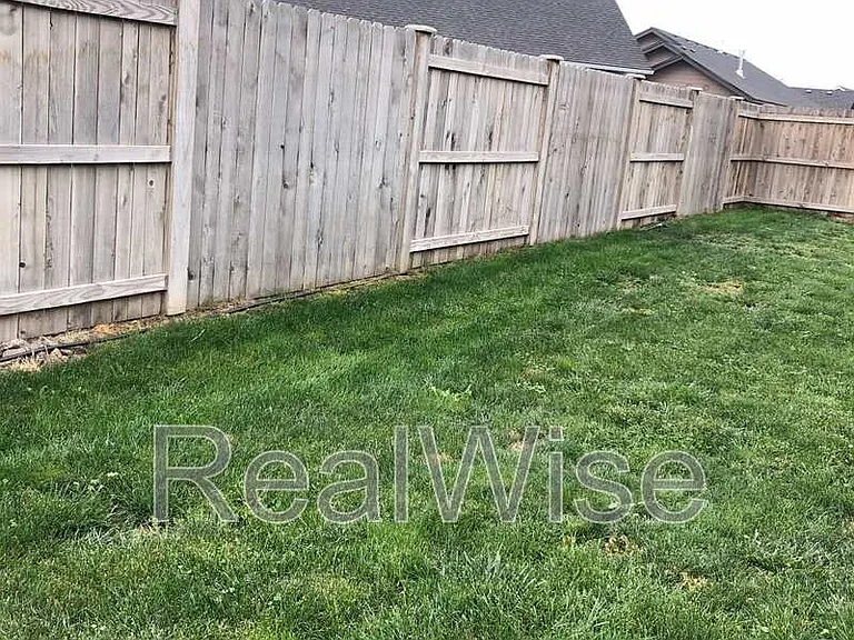 474 NE Oak Ave — Photo 13