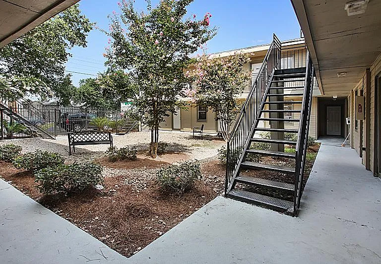 2119 Washington Ave — Photo 24