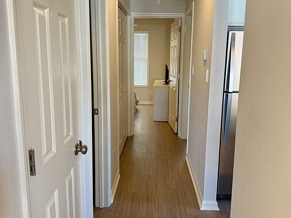 4th image of 2900 Myrtle St Unit 4