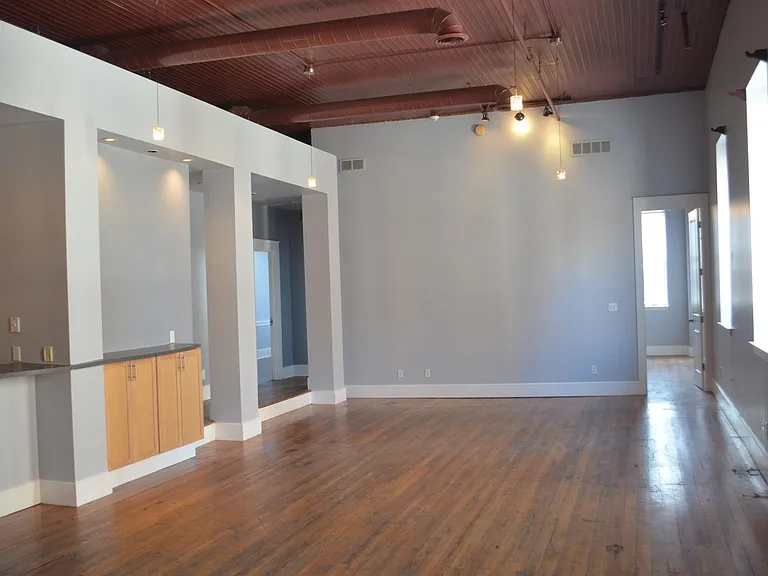 222 N College Ave — Photo 27
