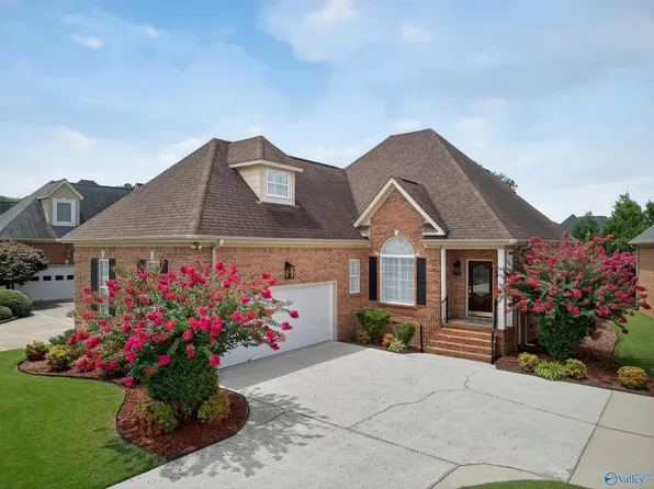 214 Lakepoint Dr, Gadsden, AL 35901