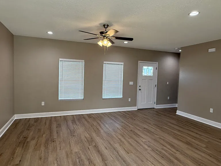 4189 Radford Rd — Photo 2