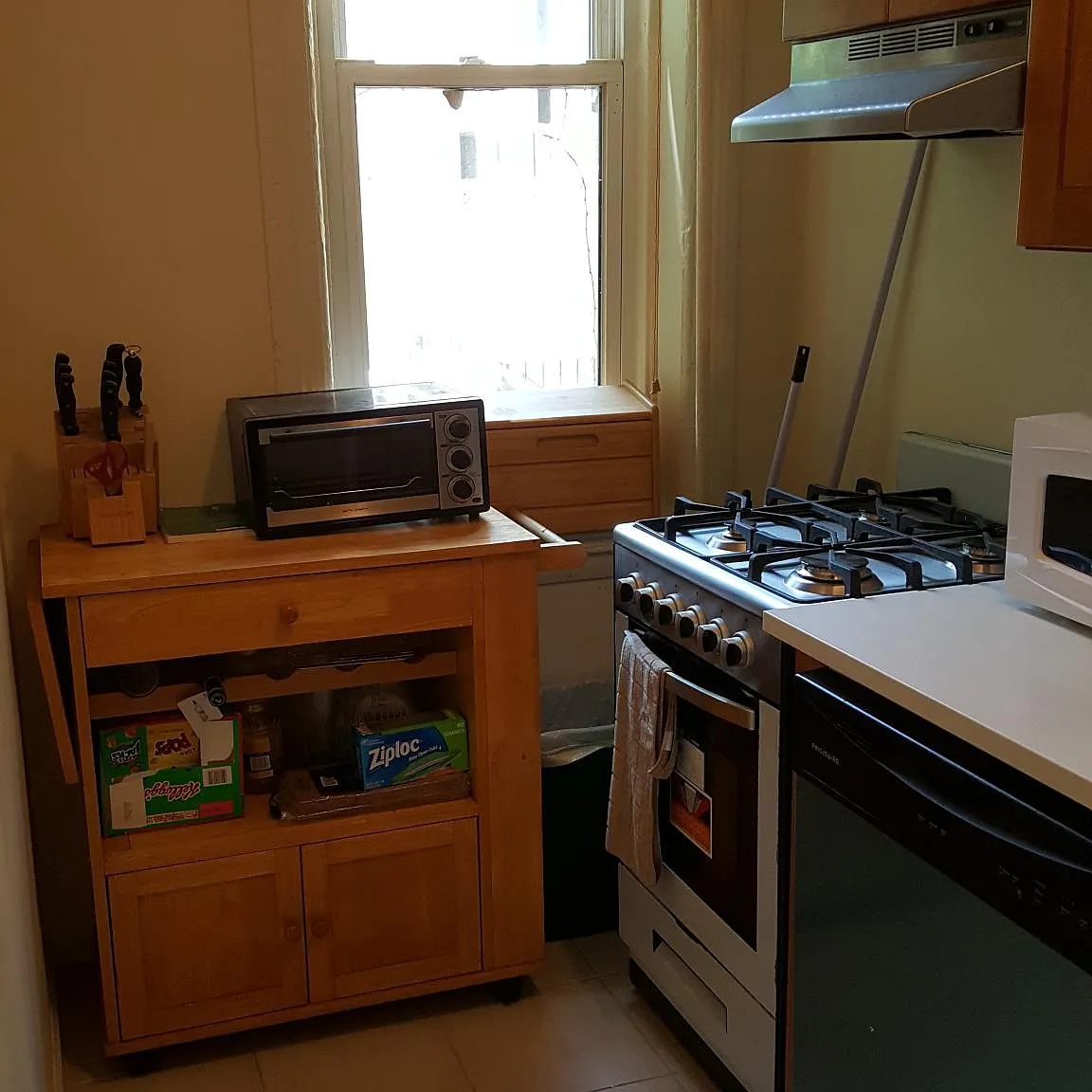 Studio, $2,400 — Photo 4