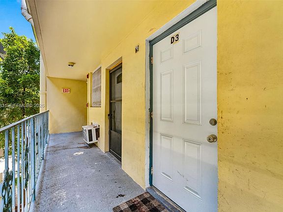 3rd image of 915 Jefferson Ave APT 3D