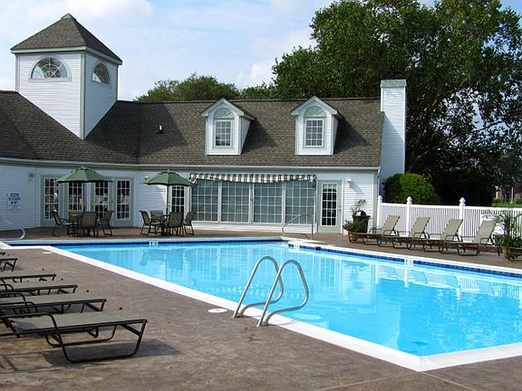 2nd image of 101 Old Oak Ln #604